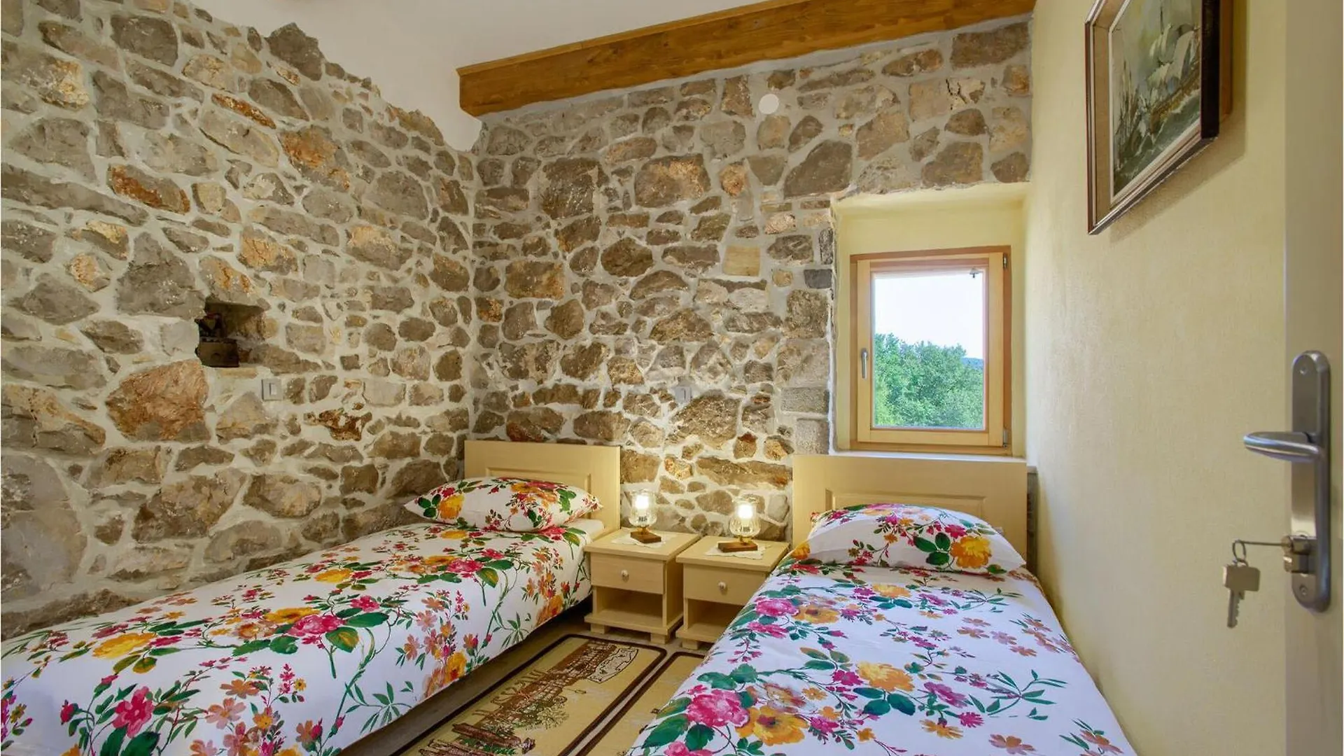 4 Bedroom Lovely Home In Garica Case de vacanță