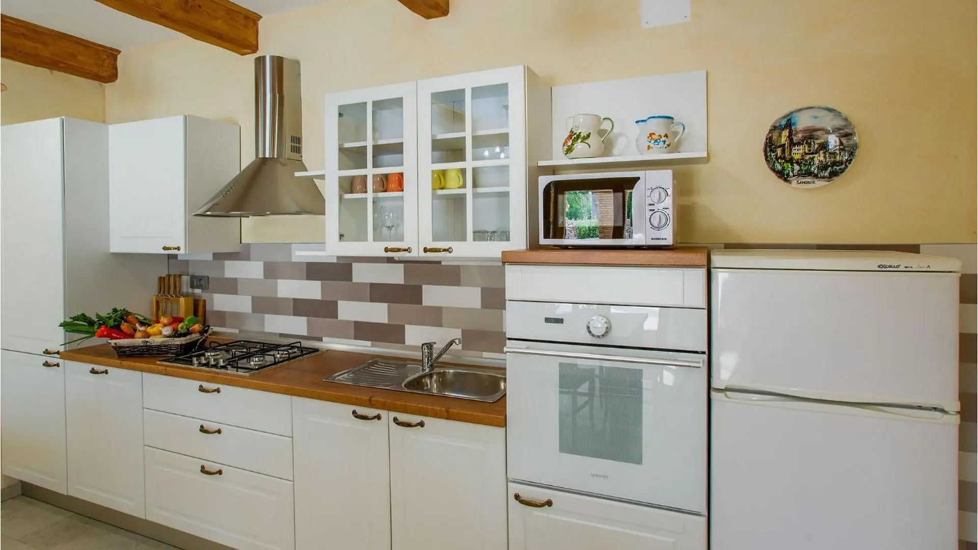 4 Bedroom Lovely Home In Garica Croaţia