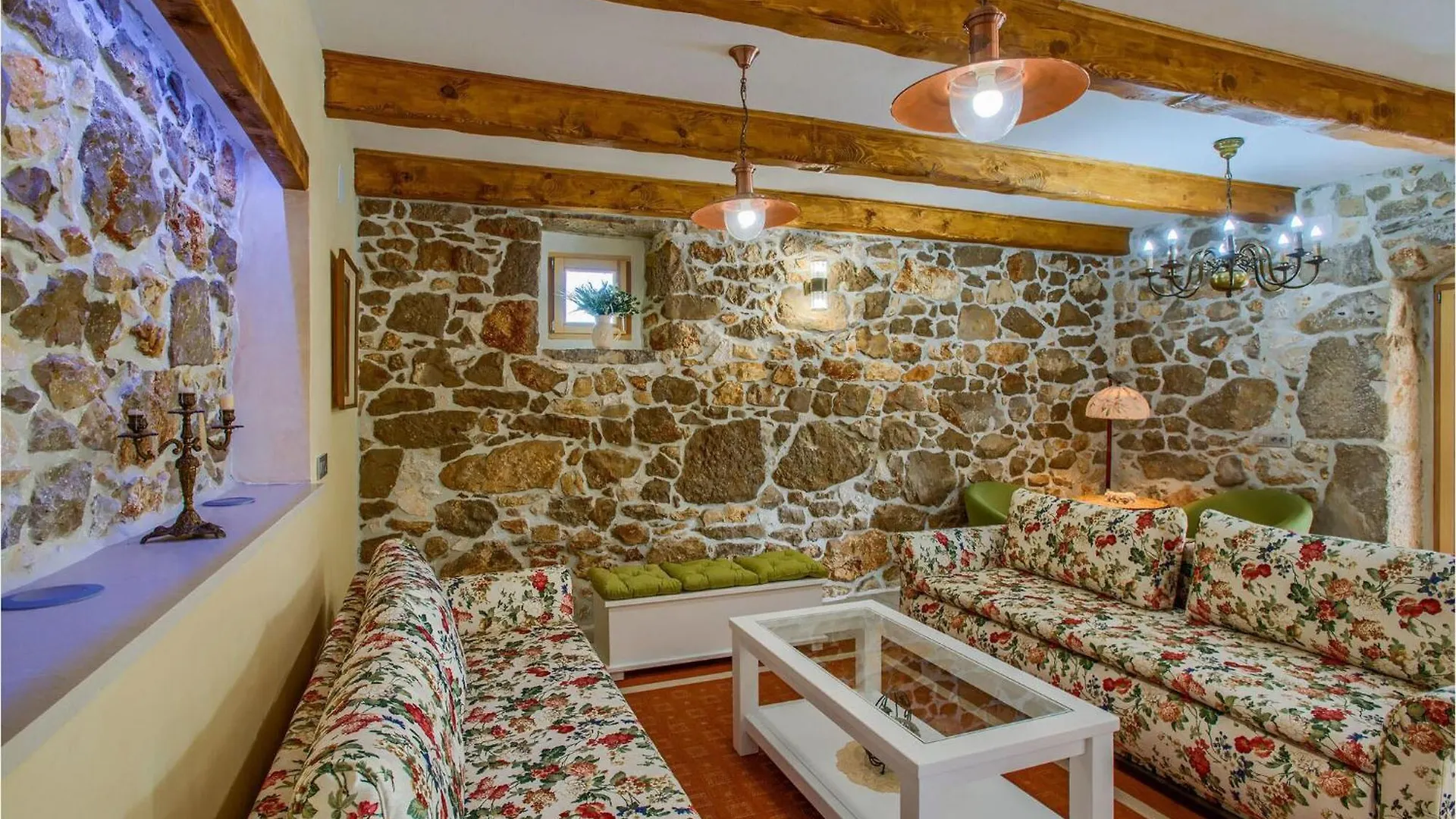 4 Bedroom Lovely Home In Garica